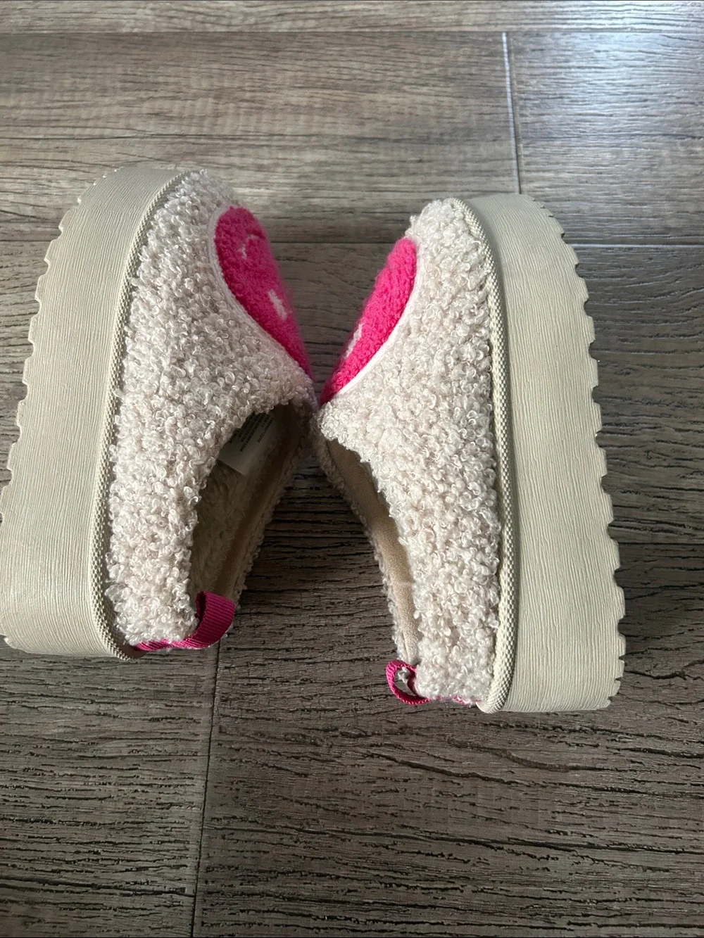 Mudd Kids Cream Sherpa Slip-Ons with Pink Smiley